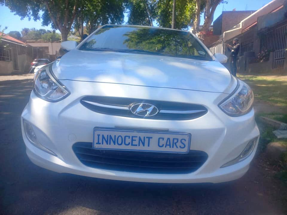 2017 HYUNDAI ACCENT SEDAN 1.6 GLS PETROL, MANUAL, WHITE COLOR, MILEAGE