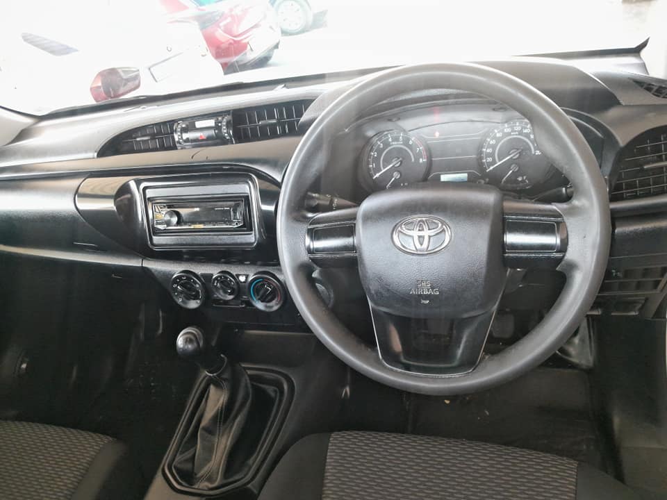 2017 TOYOTA HILUX 2.0 VVTI SINGLE CAB MANUAL