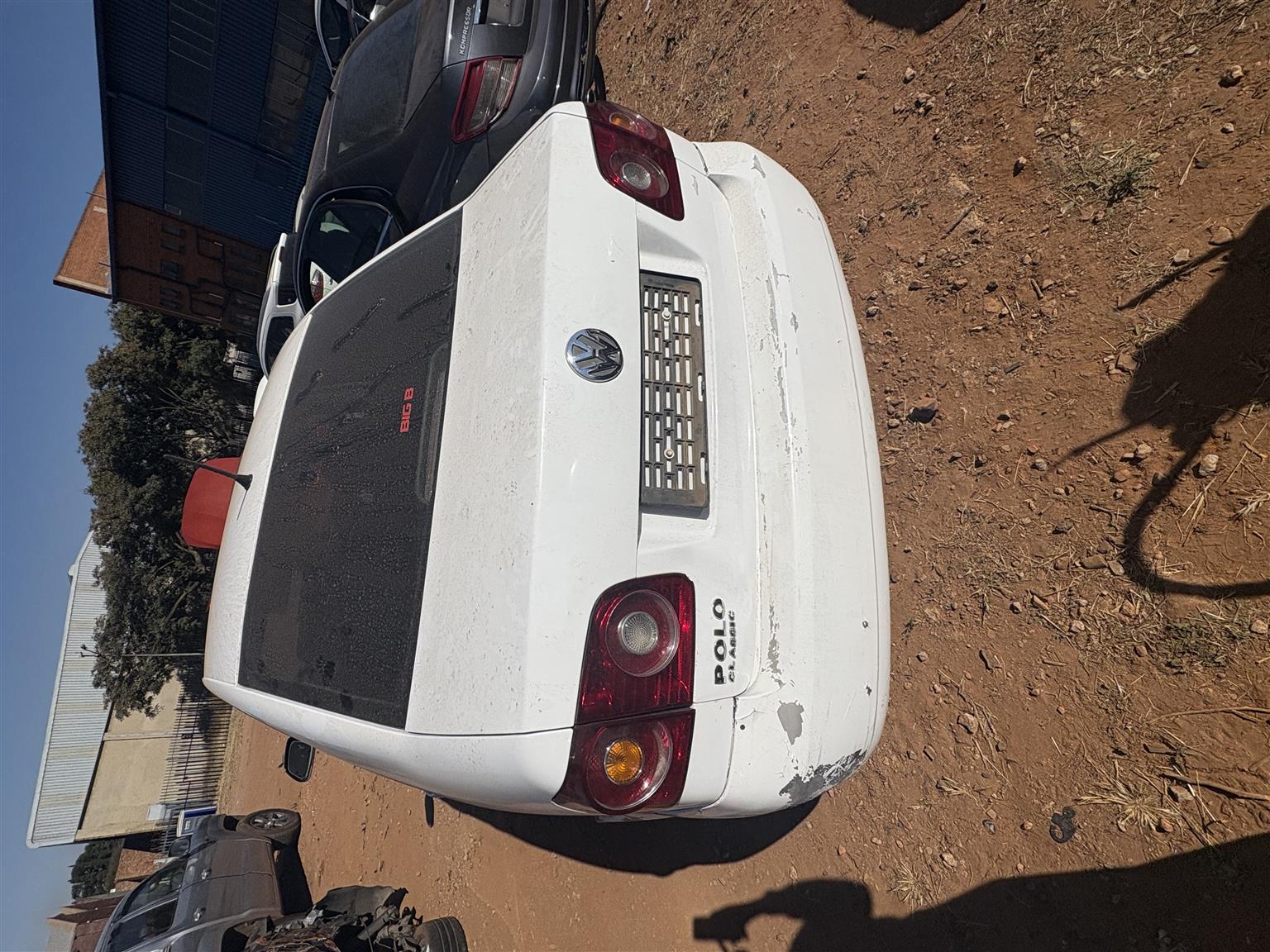 Polo bujwa 2005 sedan stripping for spares