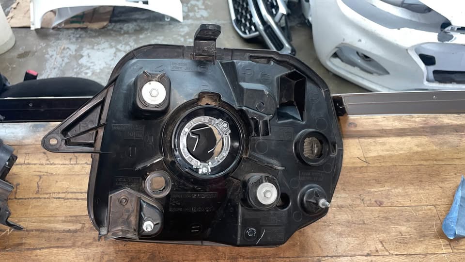 Suzuki Jimny headlight - Private Seller Suzuki Jimny headlight - Private Seller