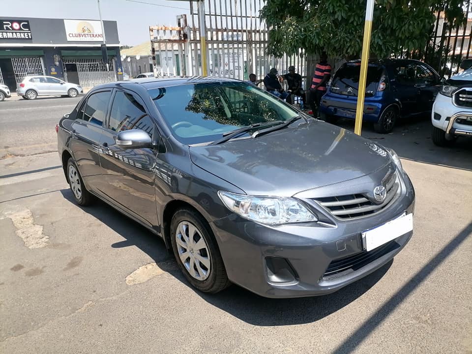 2013 Toyota Professional 1.6 Sedan with a leather seat and Spare key