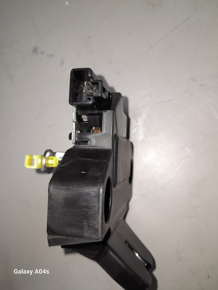 TOYOTA COROLLA PROFESSIONAL & QUEST BOOT LOCK FOR SALE - Private Seller TOYOTA COROLLA PROFESSIONAL & QUEST BOOT LOCK FOR SALE - Private Seller
