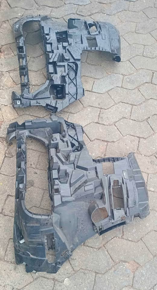 Bmw G07 left and right side front brackets - Private Seller Bmw G07 left and right side front brackets - Private Seller