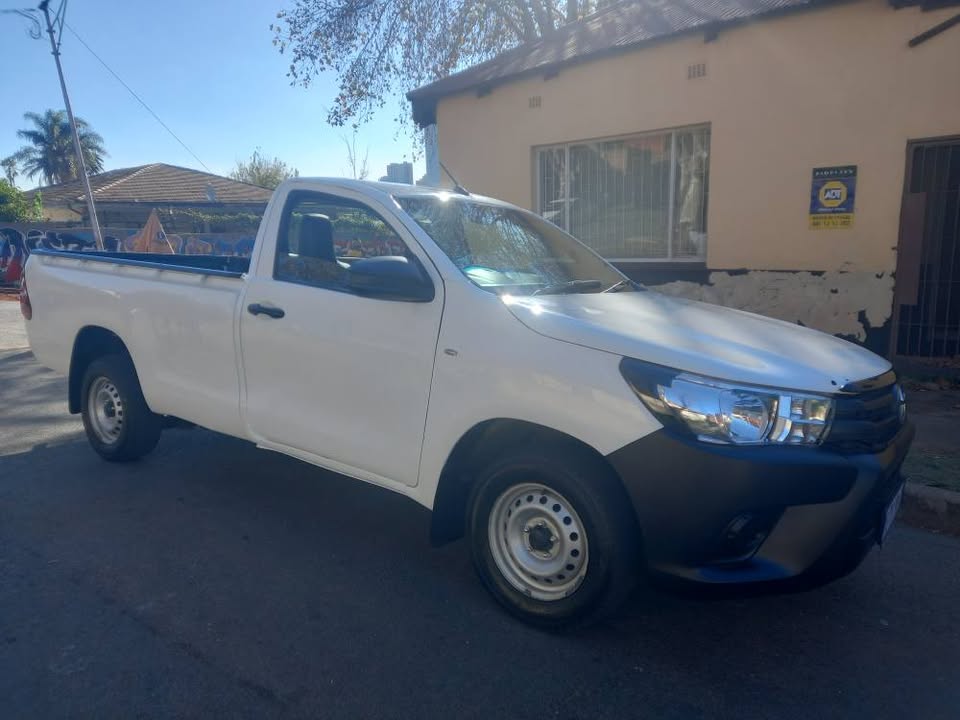 2023 Toyota Hilux single cab 2.0 VVTI  Petrol Manual, White, Service Book Spere key,