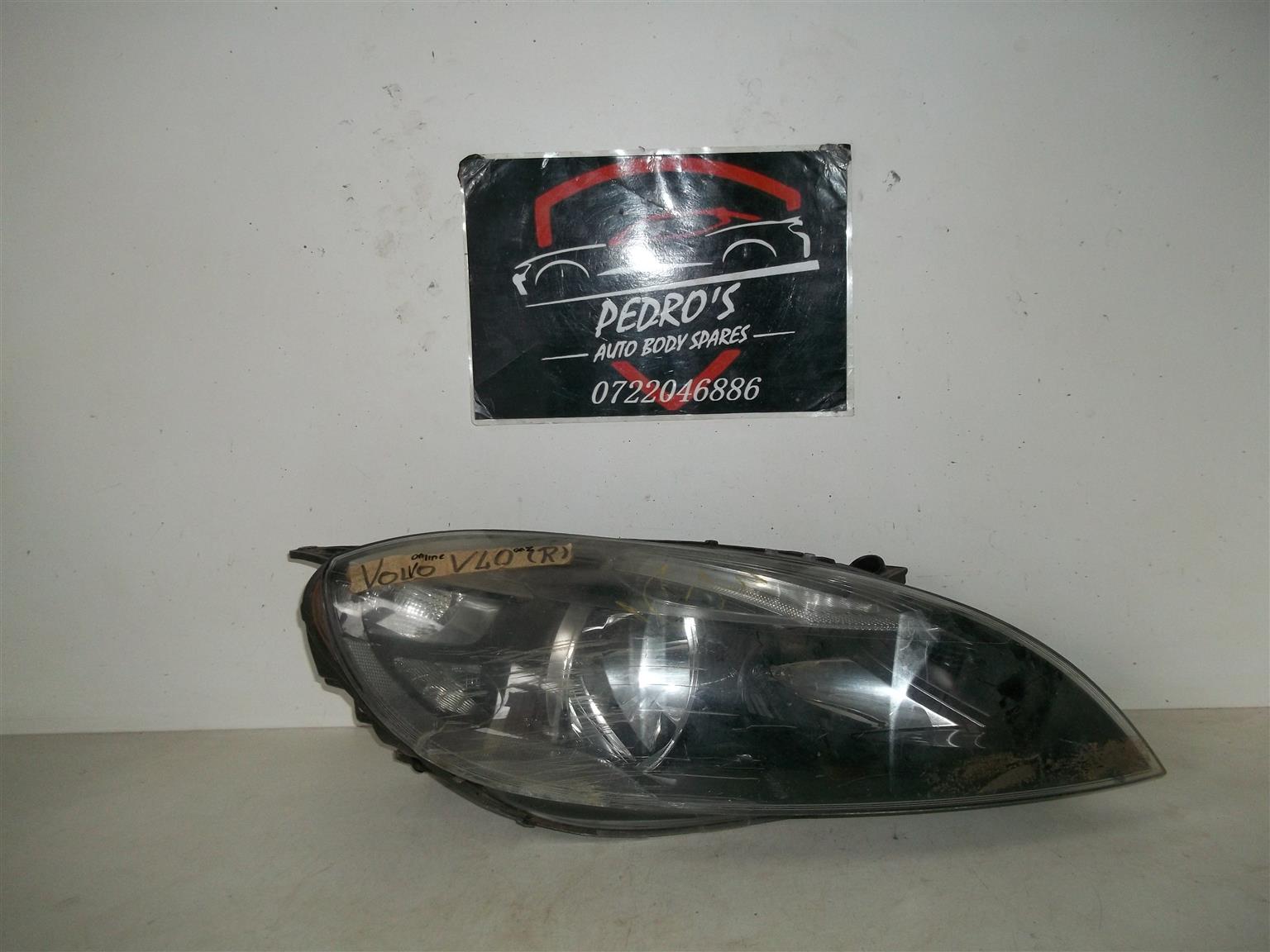 Volvo V40 '12-'19 right headlight - Private Seller Volvo V40 '12-'19 right headlight - Private Seller