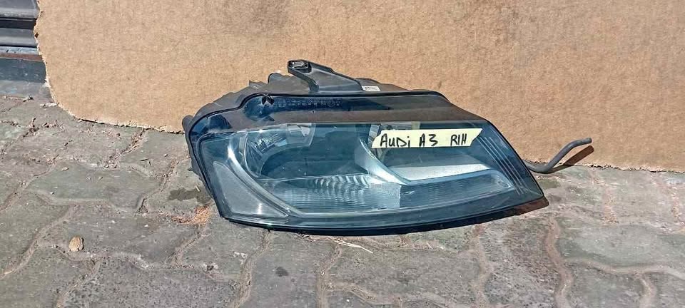 AUDI A3 (RIGHT SIDE) HEADLIGHT - Private Seller AUDI A3 (RIGHT SIDE) HEADLIGHT - Private Seller