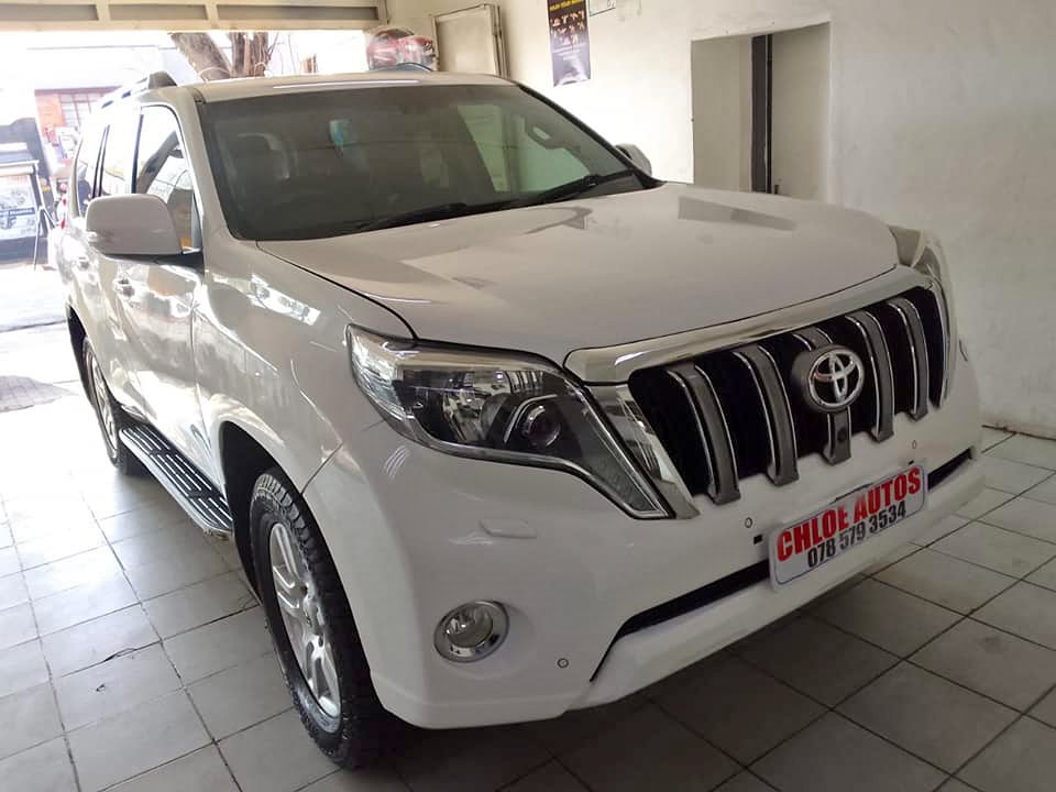 2014 TOYOTA LANDCRUISER PRADO 3.0VX 4X4   DIESEL AUTOMATIC  WHITE LEATHER INTERIOR FULL SERVICE HIST