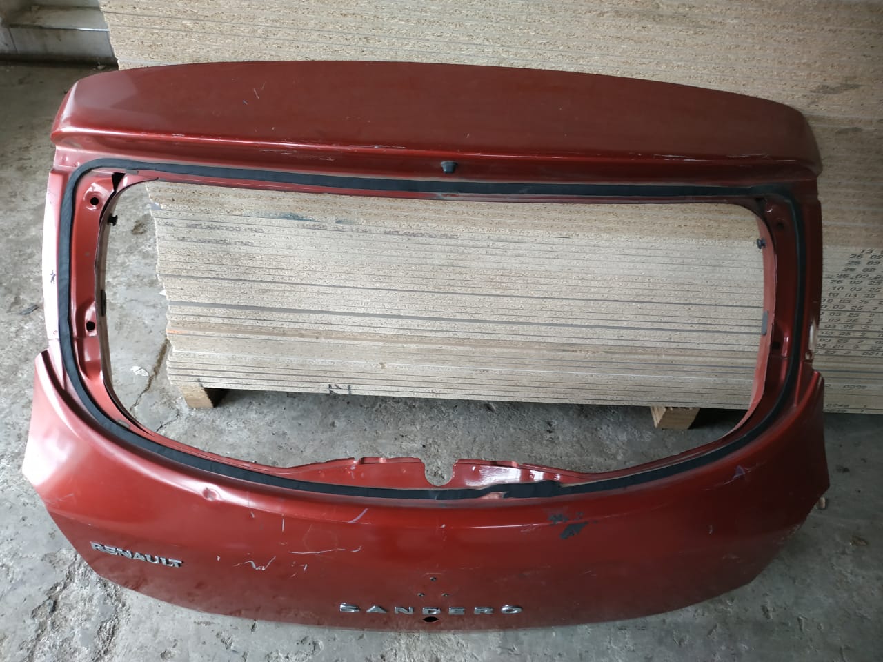 Renault Sandero Stepway tailgate shell for sale - Private Seller Renault Sandero Stepway tailgate shell for sale - Private Seller