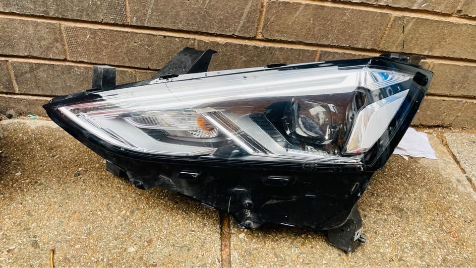 Isuzu MU X Headlight 2023 - Private Seller Isuzu MU X Headlight 2023 - Private Seller