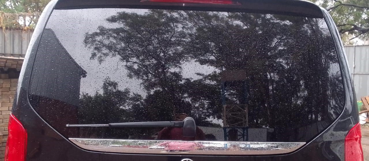 Used Back Windscreen for V-Class (W447) - Private Seller Used Back Windscreen for V-Class (W447) - Private Seller