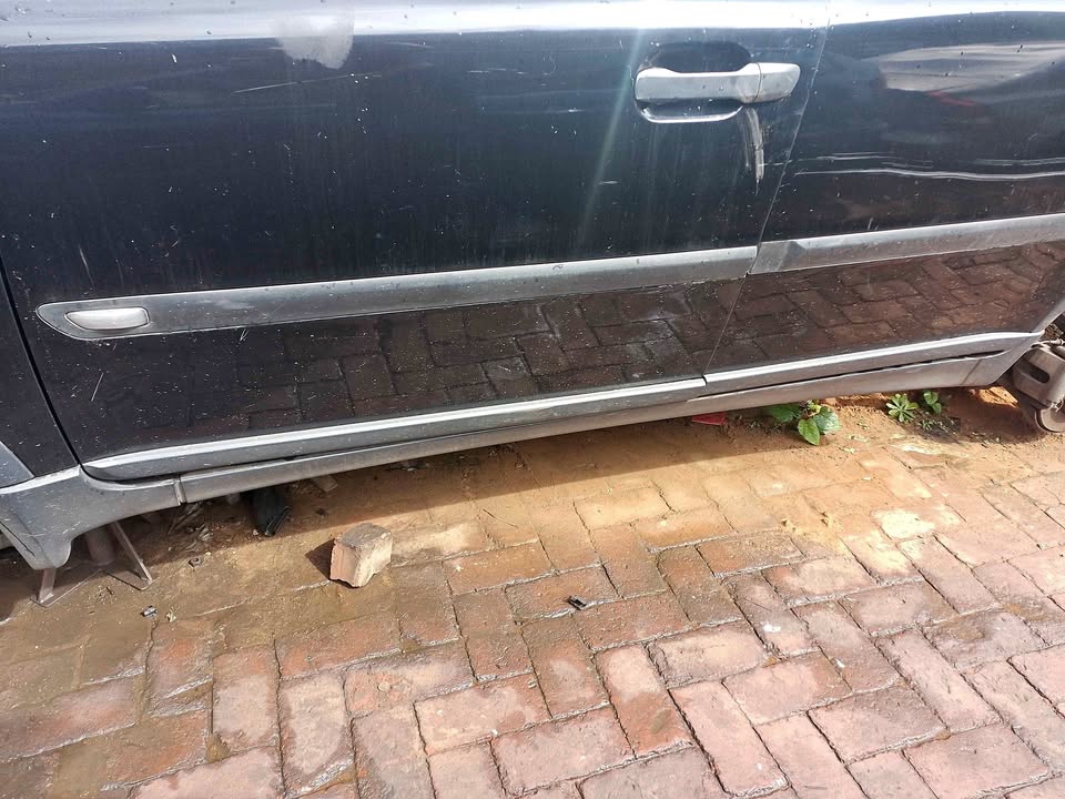 VOLVO XC90 2008 LEFT DOOR PANEL AVAILABLE DELIVERY AVAILABLE COUNTRY WIDE - Private Seller VOLVO XC90 2008 LEFT DOOR PANEL AVAILABLE DELIVERY AVAILABLE COUNTRY WIDE - Private Seller