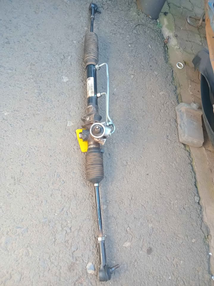 2012 up Chevrolet utility bakkie steering rack for sale WhatsApp or cell - Private Seller