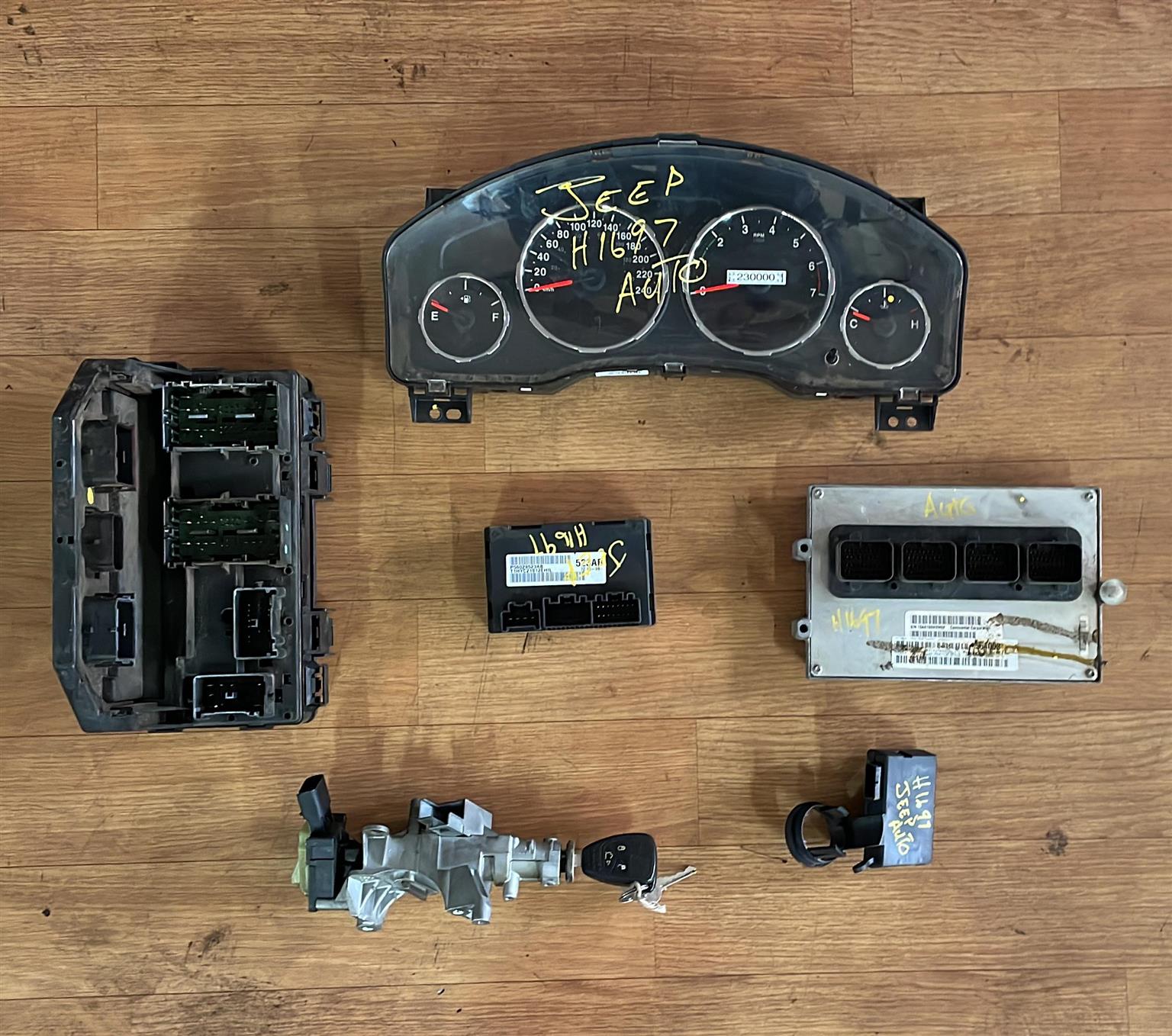 JEEP CHEROKEE AUTO 3.7LT V6 2012 #CW ECU SET - Private Seller JEEP CHEROKEE AUTO 3.7LT V6 2012 #CW ECU SET - Private Seller