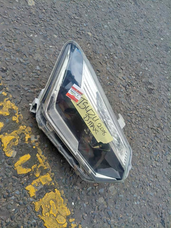 ISUZU DMAX 2018 HEADLIGHT - Private Seller ISUZU DMAX 2018 HEADLIGHT - Private Seller