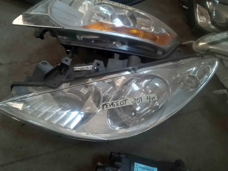 Peugeot 307 headlight - Private Seller