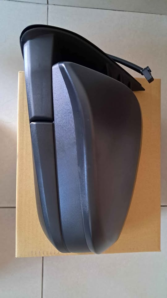 TOYOTA HILUX GD6 16 on Brand New Electric Black Door Mirrors - Private Seller