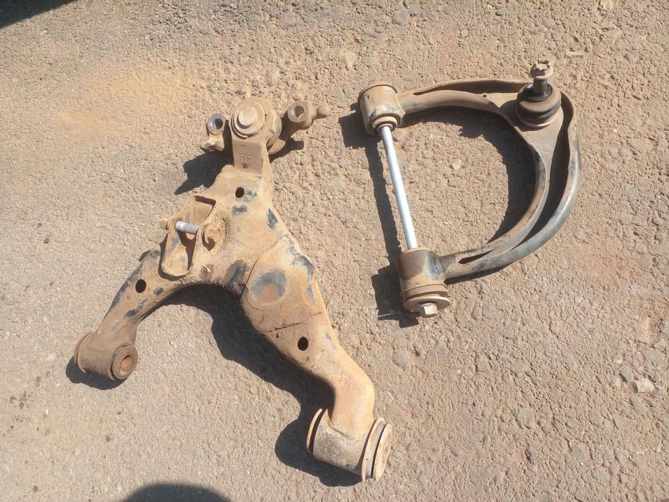Toyota prado 120 V6 4X4 lower n uper control arms - Private Seller