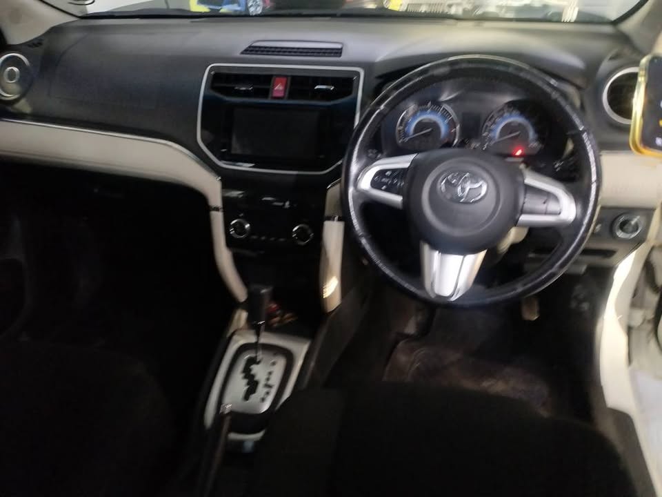 2018 TOYOTA RUSH VVTI 1.5 PETROL AUTOMATIC