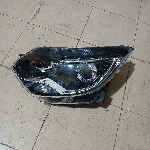Renault triber headlight - Private Seller