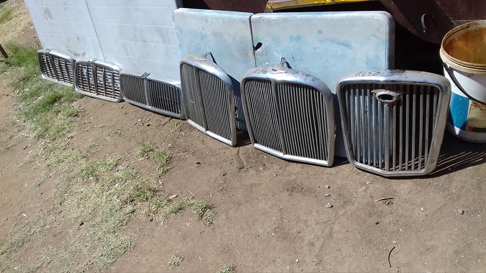 Jaguar grills X 5 and one Wolseley grill - Private Seller Jaguar grills X 5 and one Wolseley grill - Private Seller