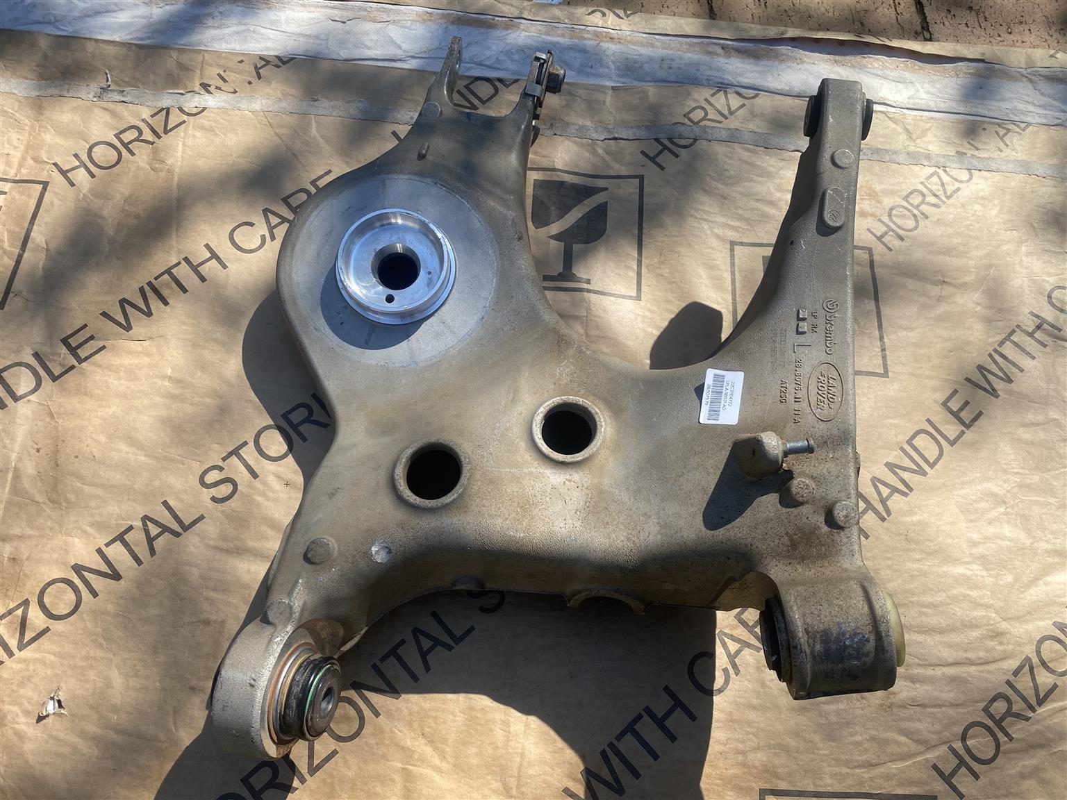 2023 LAND ROVER DEFENDER LEFT REAR CONTROL ARM FOR SALE. IN PRISTINE CONDITION