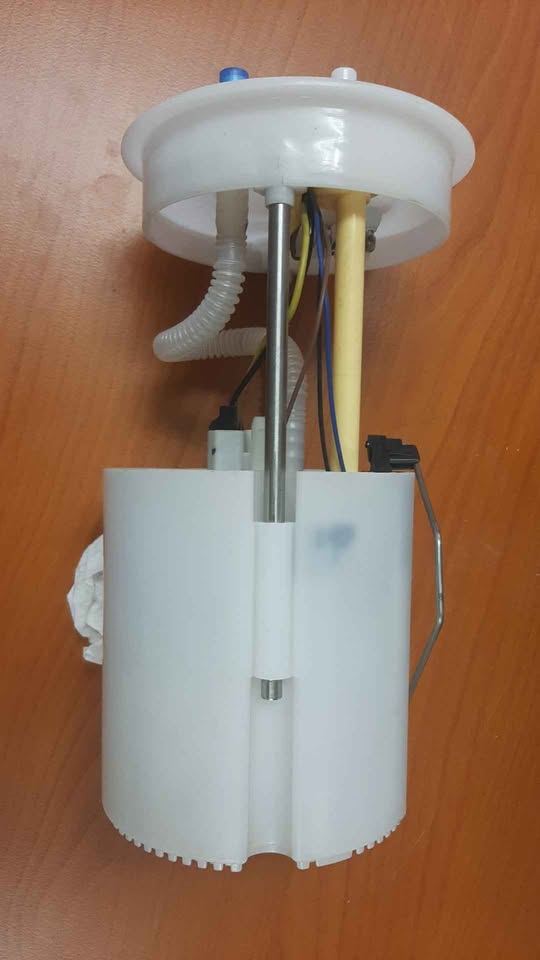 VW PILO GOOD SECOND HAND FUEL PUMP. FOR VARIOUS OTHER CARS TOO .