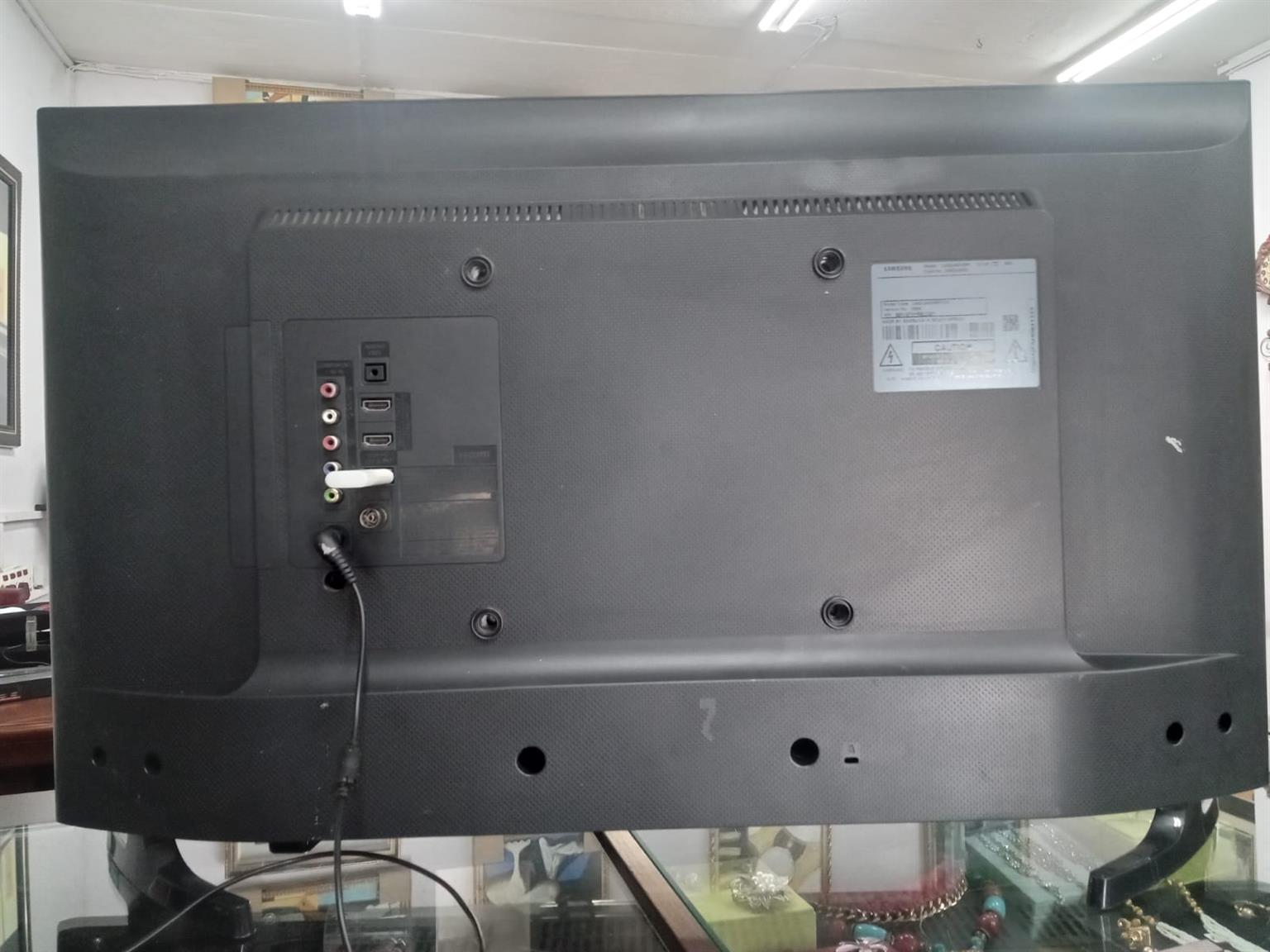 SAMSUNG 32"