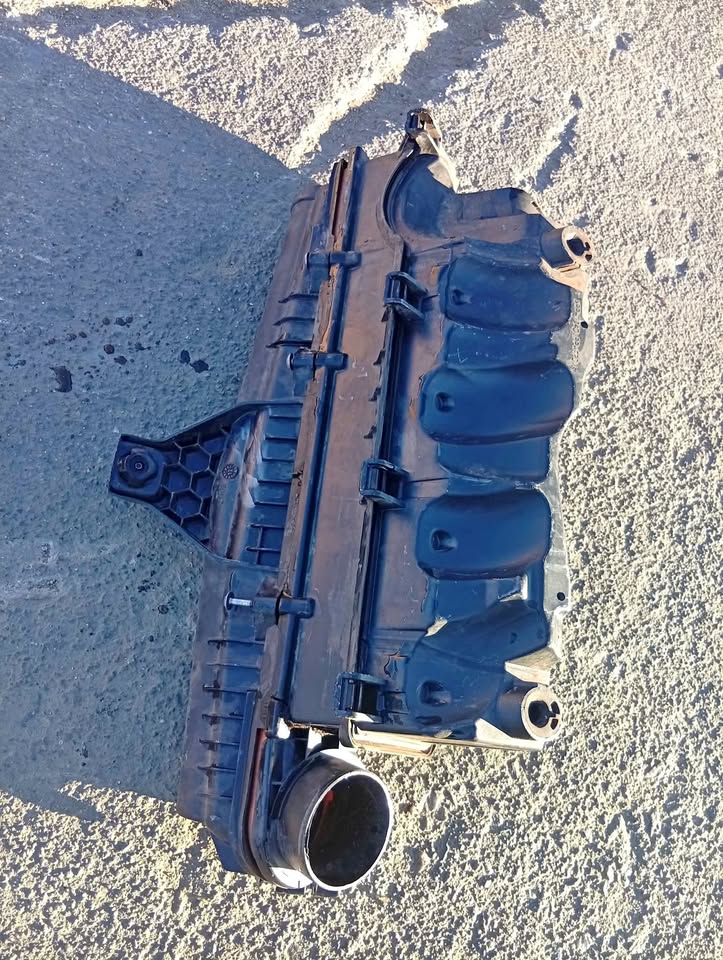 Peugeot 207 air filter box Peugeot 207 air filter box