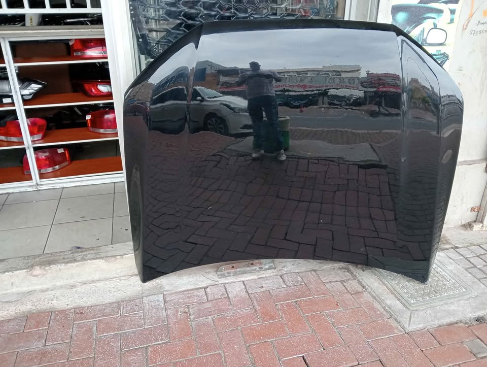 Audi Q7 Bonnet   Used Auto Body Spare Parts at Sema Spare Center. Affordable - Private Seller