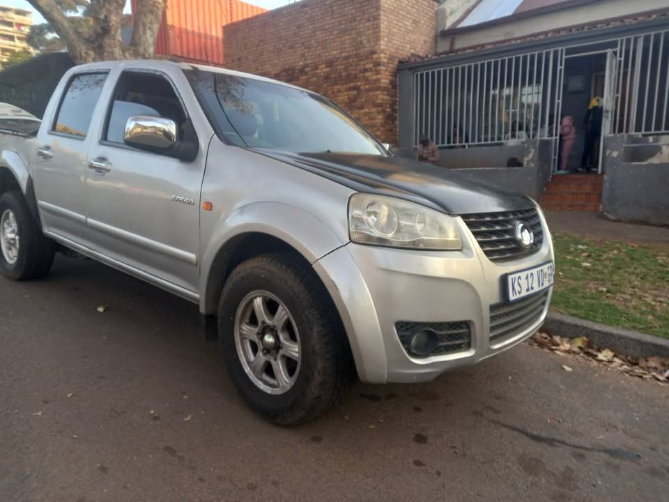 2013 GWM BAKKIE STEED 5 DOUBLE CAB 2.0 VGT DIESEL, MANUAL, SILVER 81000KMS