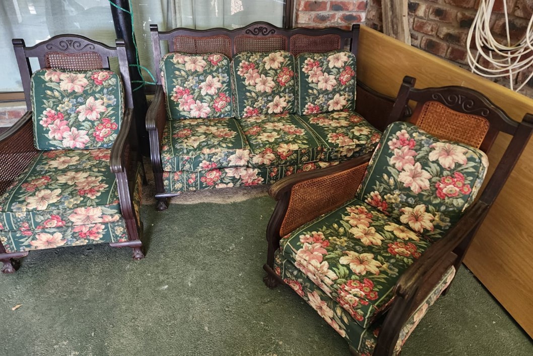 Antique ball and claw lounge suite Antique ball and claw lounge suite
