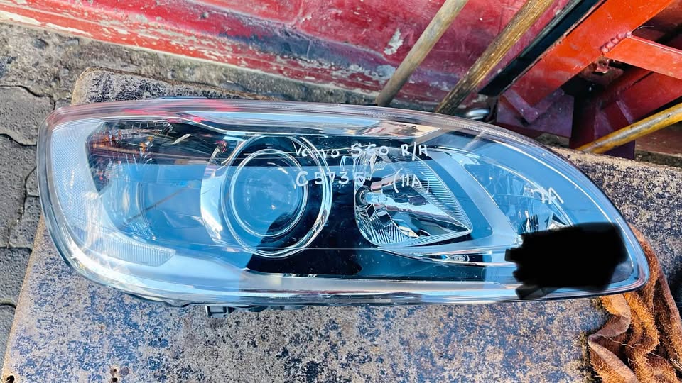 Volvo S60 V60 Xenon LED HEADLIGHT - Private Seller Volvo S60 V60 Xenon LED HEADLIGHT - Private Seller