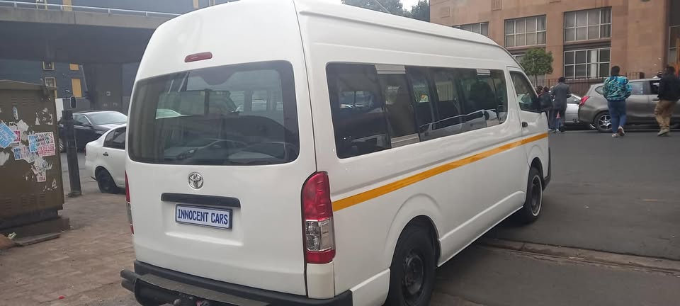 2015 TOYOTA QUANTUM 2.4 DIESEL ENGINE, MANUAL, WHITE COLOUR, MILEAGE 200000KM
