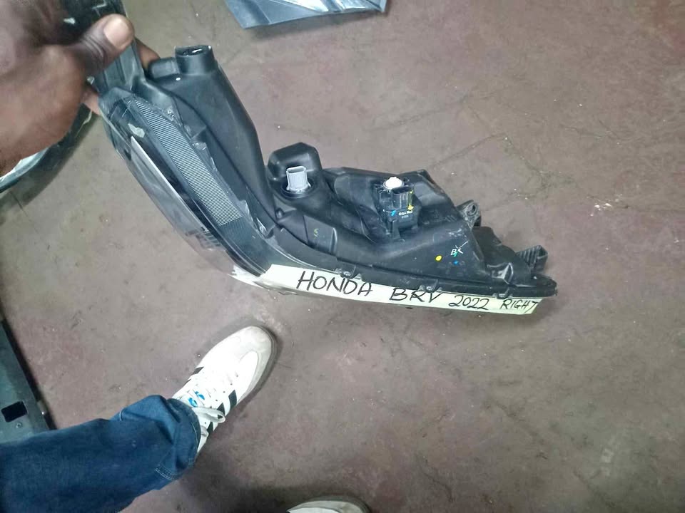 Honda brv right headlight 2022