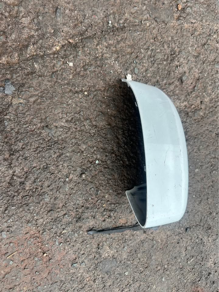 Ford focus right side mirror cover - Private Seller Ford focus right side mirror cover - Private Seller