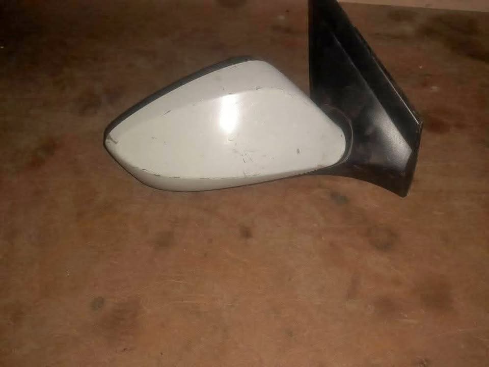 HYUNDAI ACCENT SIDE MIRROR AVAILABLE - Private Seller HYUNDAI ACCENT SIDE MIRROR AVAILABLE - Private Seller