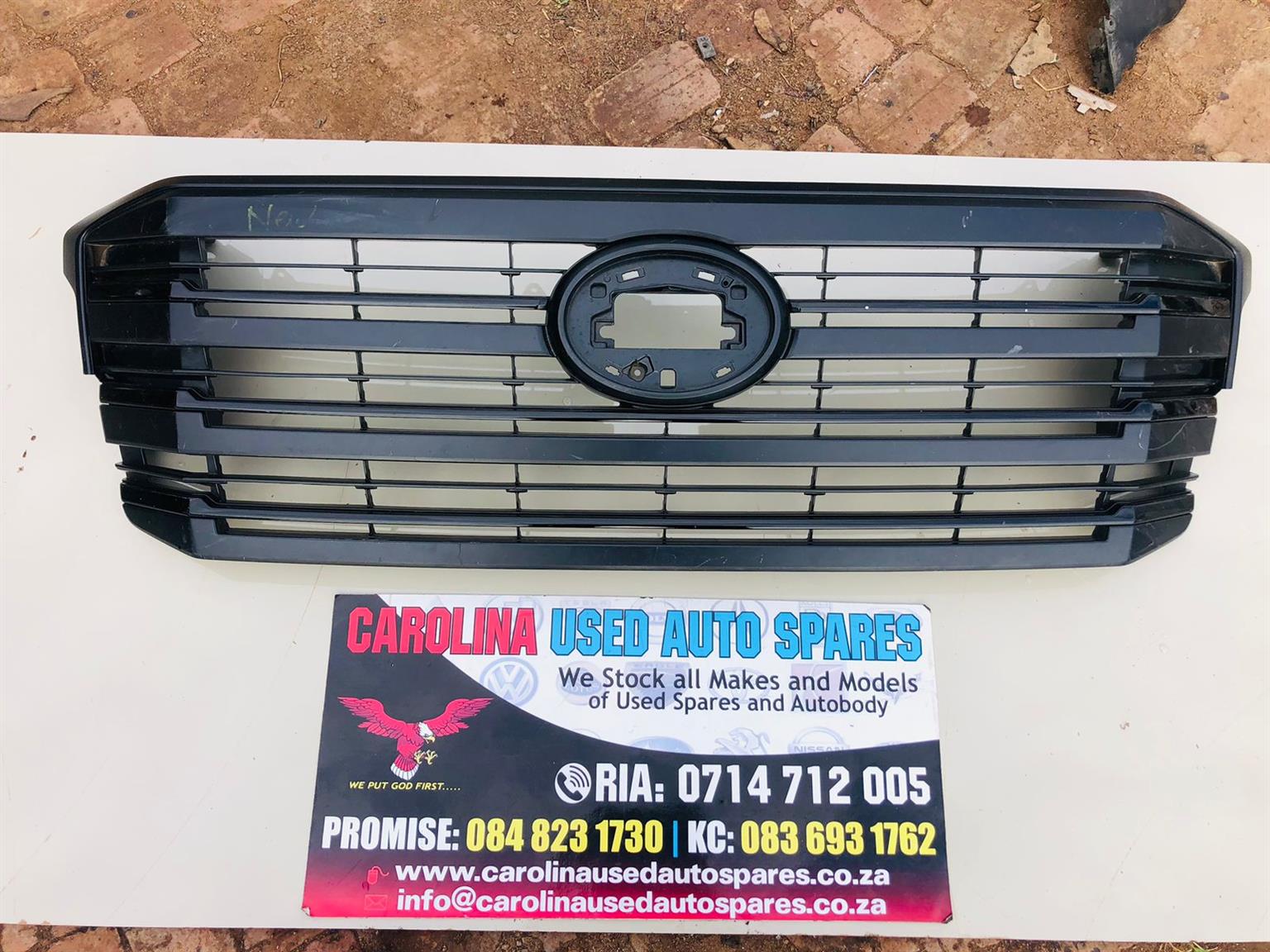 Toyota Land Cruiser 300 radiator grill (black) - Private Seller Toyota Land Cruiser 300 radiator grill (black) - Private Seller