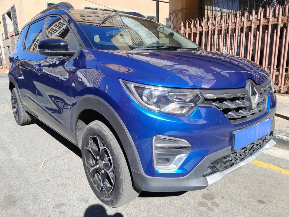 2021 Renault Triber 1.0 spot