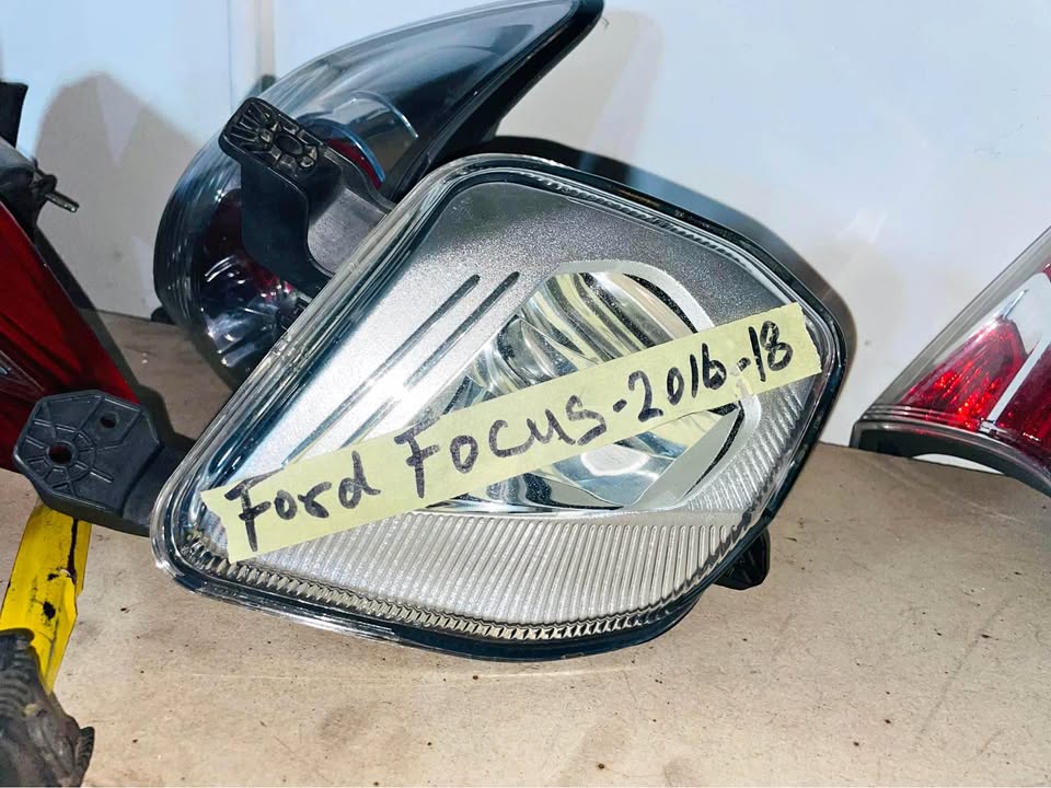 Ford Focus fog light 2016 - Private Seller Ford Focus fog light 2016 - Private Seller