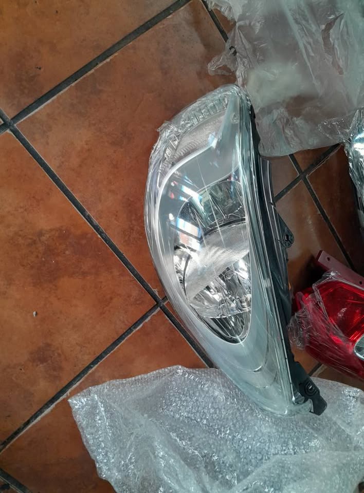 Hyundai i10 Headlight leftside 2008-2011 INSURANCE CLEAN - Private Seller Hyundai i10 Headlight leftside 2008-2011 INSURANCE CLEAN - Private Seller
