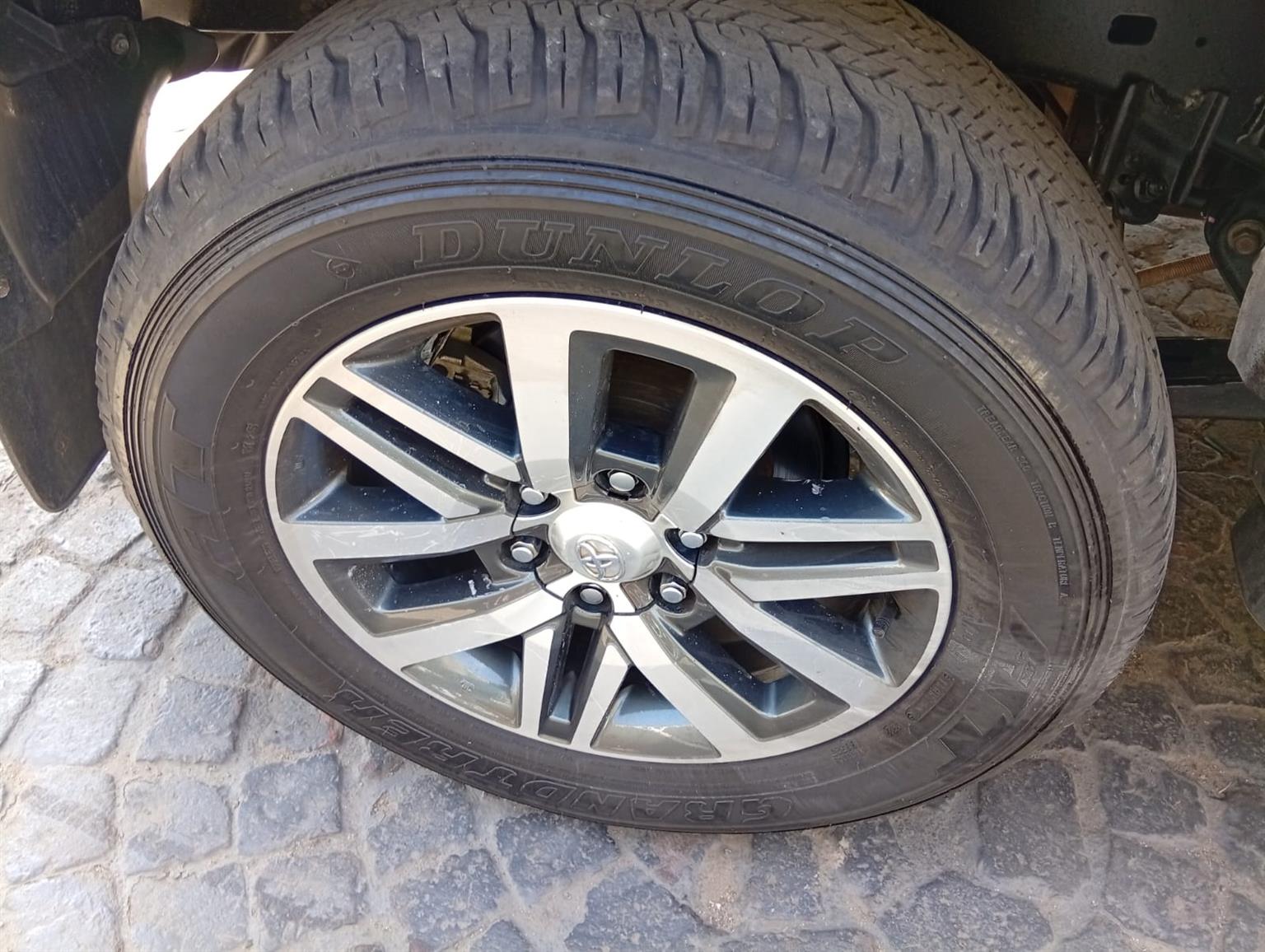 Fortuner 2.8GD-6 SUV 2017  7Seater Diesel Manual 98,000km Leather Seats, G