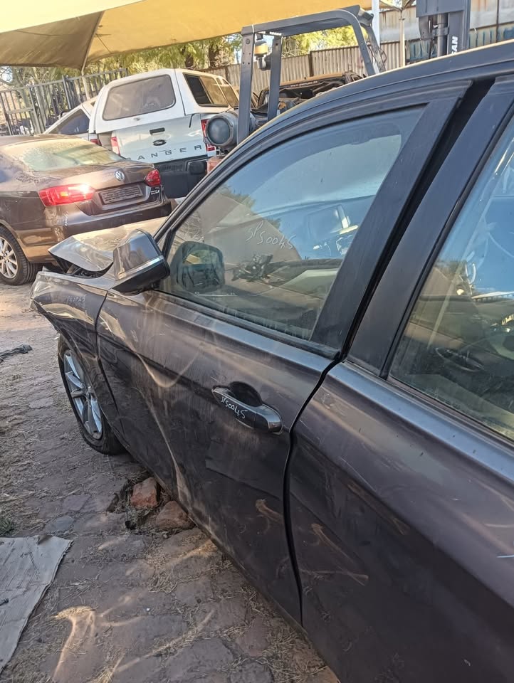 2012 BWM F30 320i STRPPING FOR SPARES