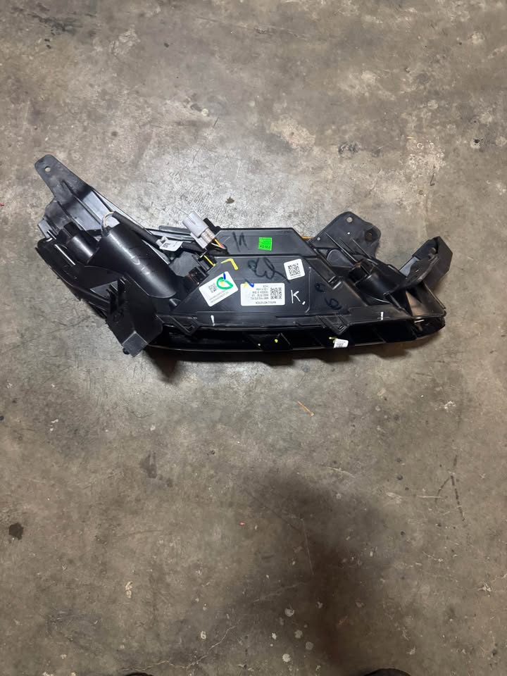 Grand Vitara Left Upper Headlight DRL - Private Seller Grand Vitara Left Upper Headlight DRL - Private Seller