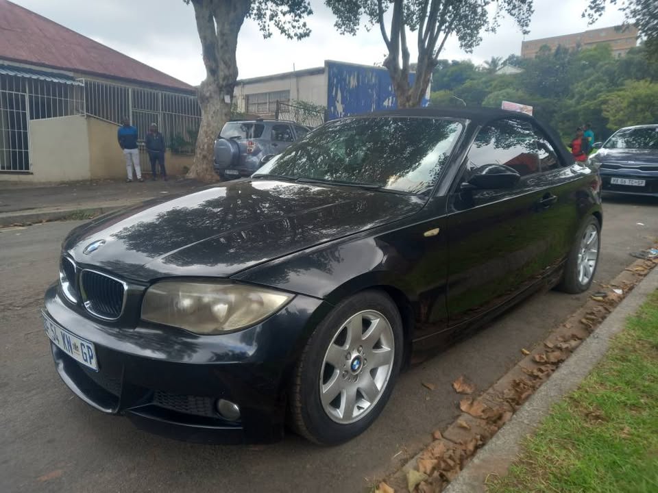 2008 BMW 320i Petrol, Convertible, Automatic, Black, 225000kms Leather Seats.
