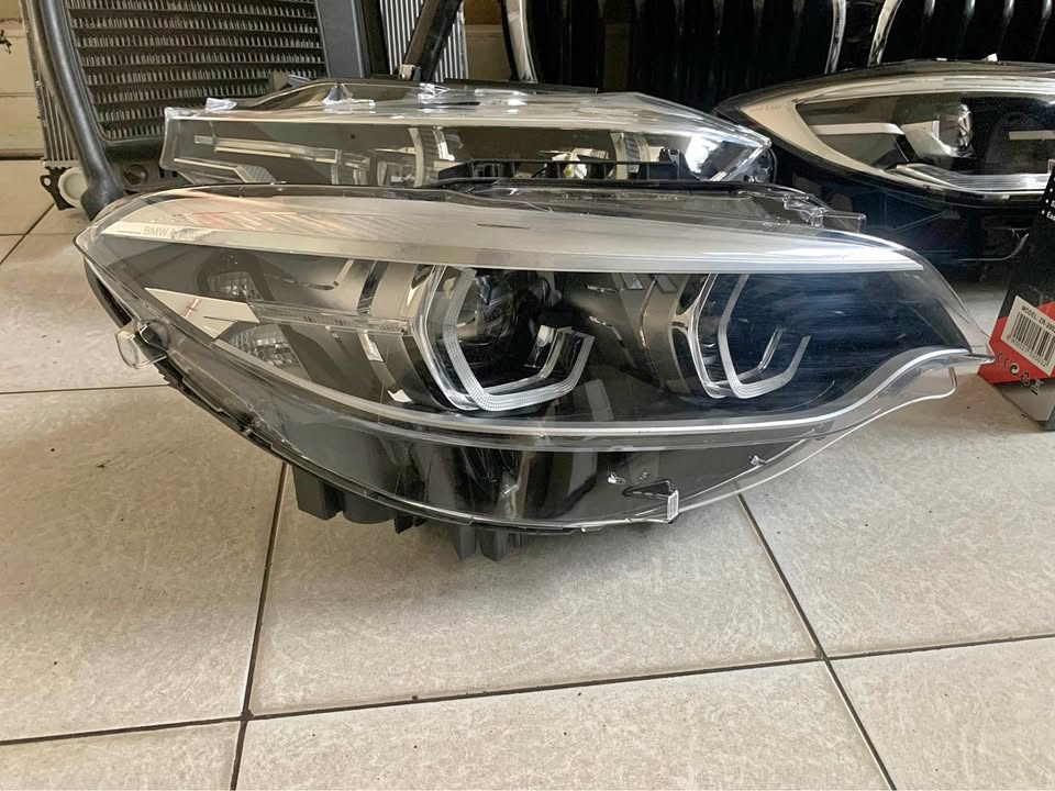 Bmw f22 adaptive led RHS changed lens