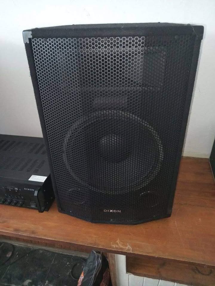 2 x 12 inch dixon speakers and amp for sale