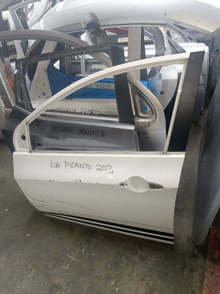 Kia picanto 2013 left front door - Private Seller