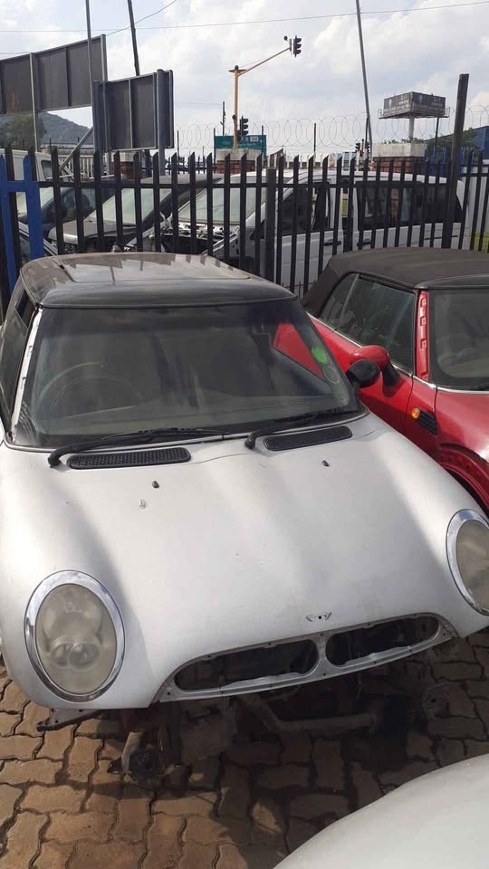 Mini Cooper R50 2005 with W10B motor stripping for Spares. - Private Seller