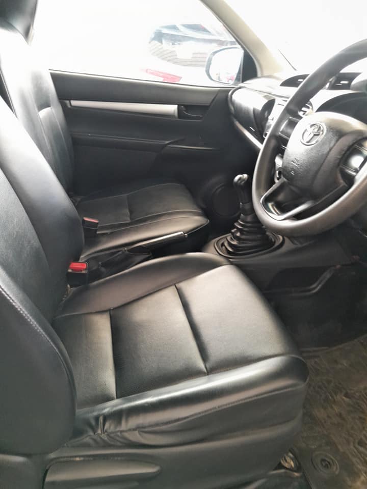 2021 TOYOTA HILUX 2.0 VVTI MANUAL WITH CANOPY