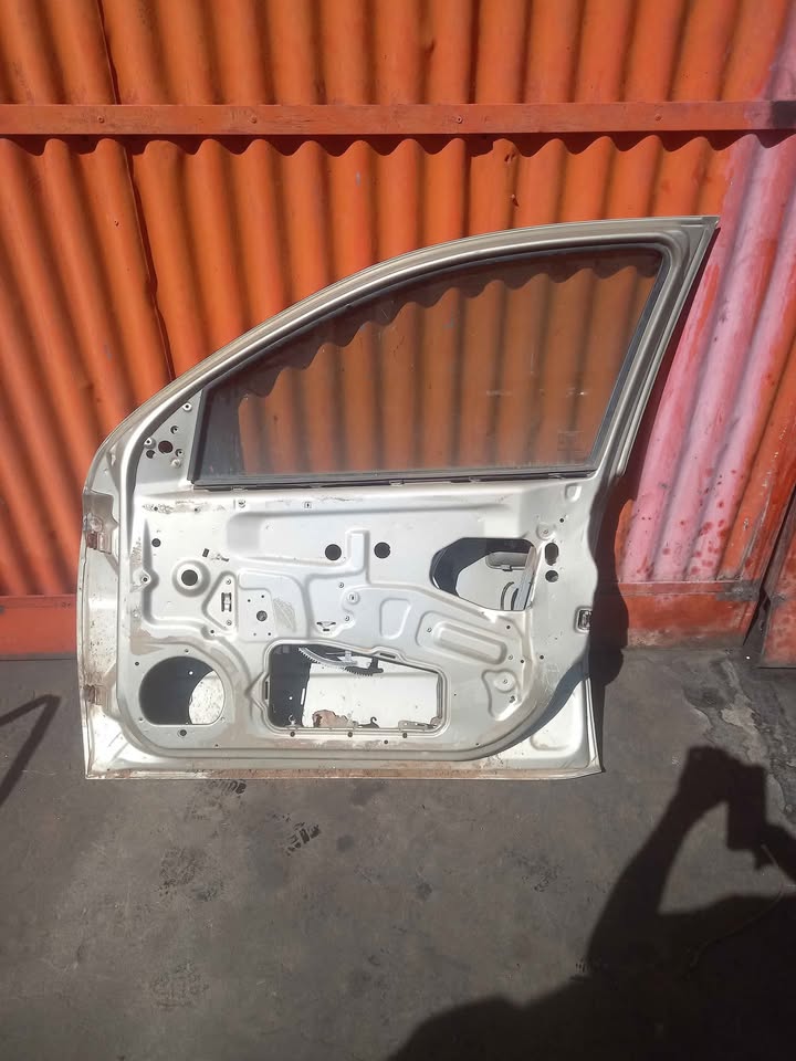 OPEL ASTRA G R FRONT DOOR COMPLETE - Private Seller